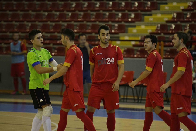 2-3. Con el mono de trabajo